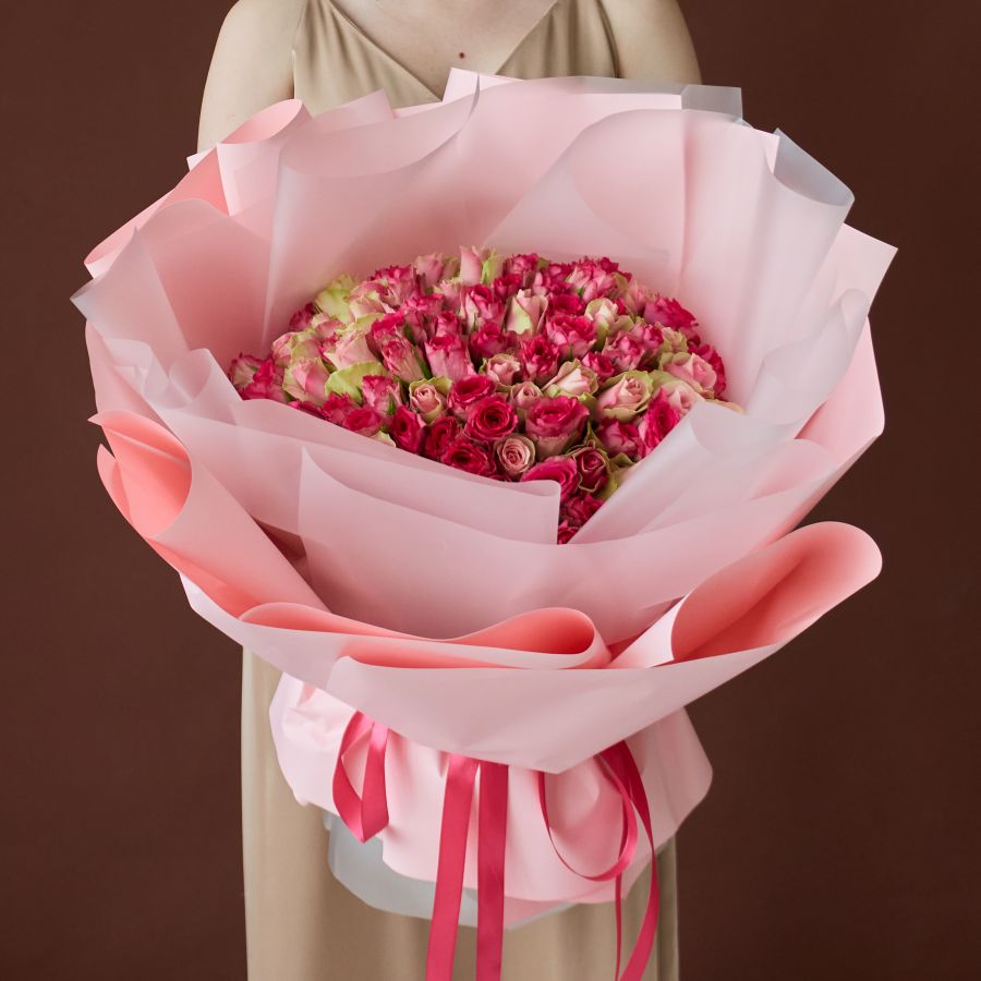 101 нежно-розовая роза 40 см в пышном оформлении