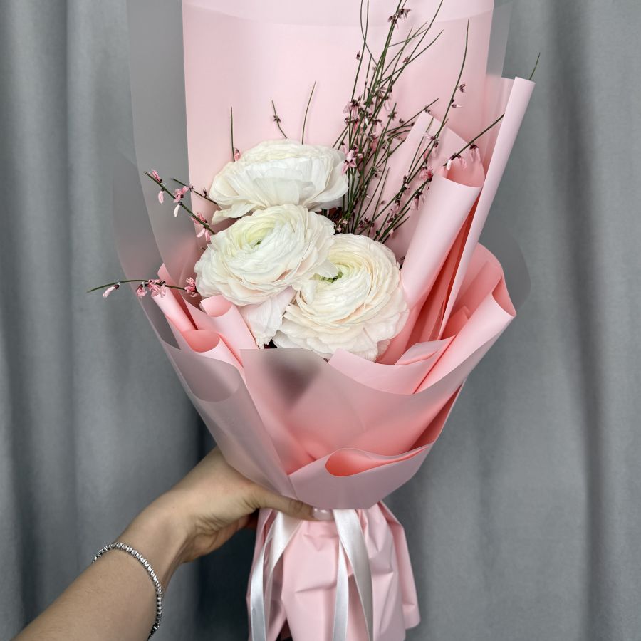 Сборный букетик с ранункулюсами