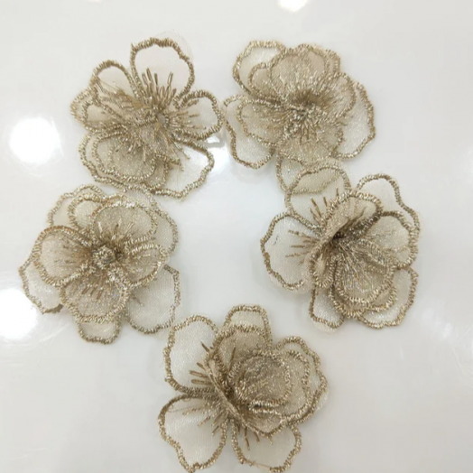 Нашивка - Аппликация Цветок 3D вышивка на jорганзе 40 мм 1 штука в упаковке Золотой или Белый (VAS-F95)