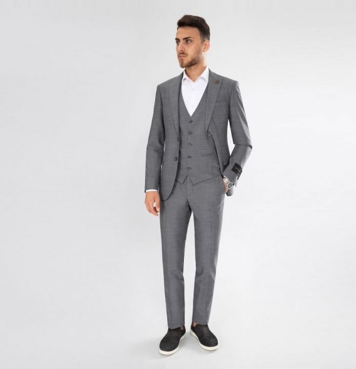 Серый костюм-тройка на прокат