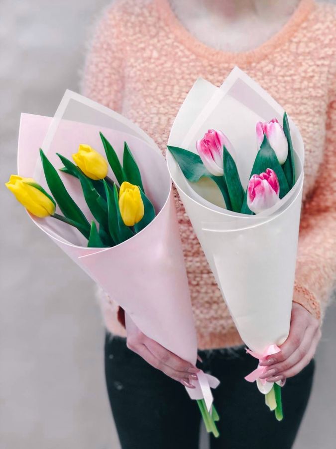 3 тюльпана в упаковке