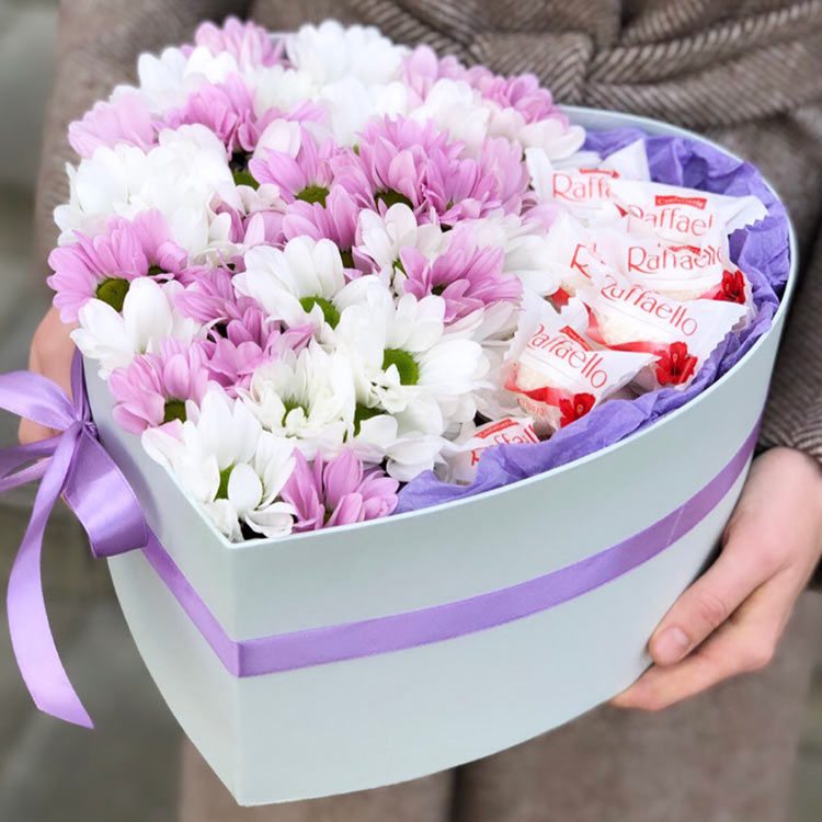 Коробка-сердце с ромашками и Рафаэло