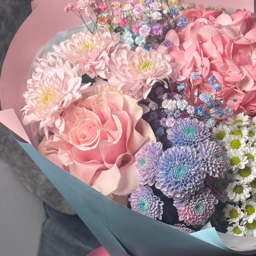 Букет розово голубой с французскими розами