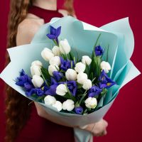 Белые тюльпаны с ирисами