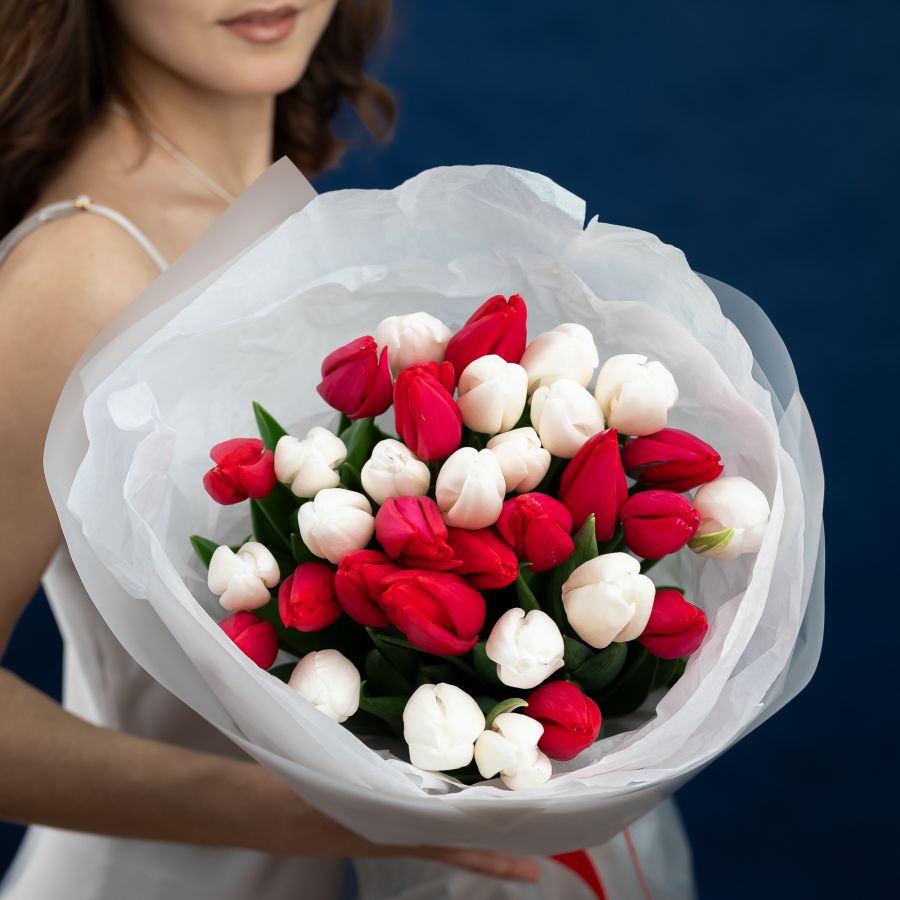Красно-белые тюльпаны (от 15шт)