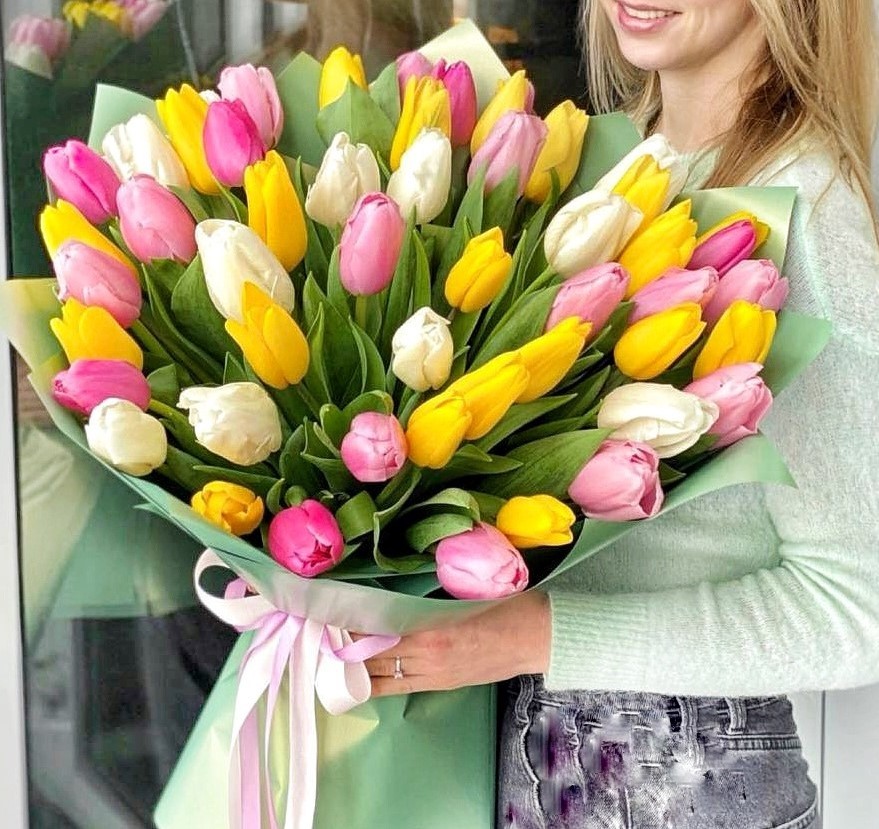 51 тюльпан микс в упаковке
