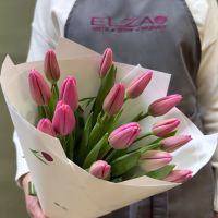 Тюльпаны розовые в упаковке (от 11 шт)