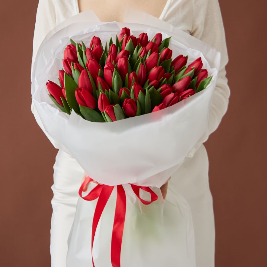 Букет из 35 красных тюльпанов