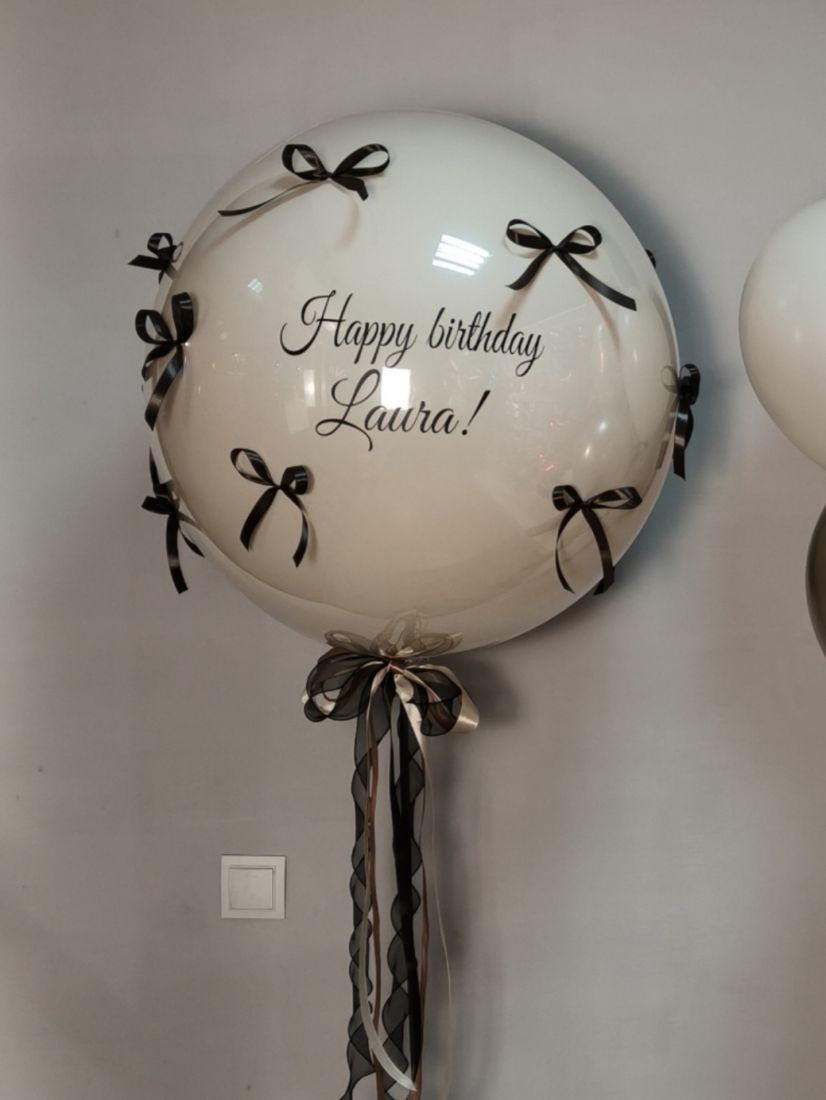 Стеклянный шар с бантиками