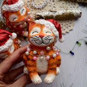 Котик в гирлянде
