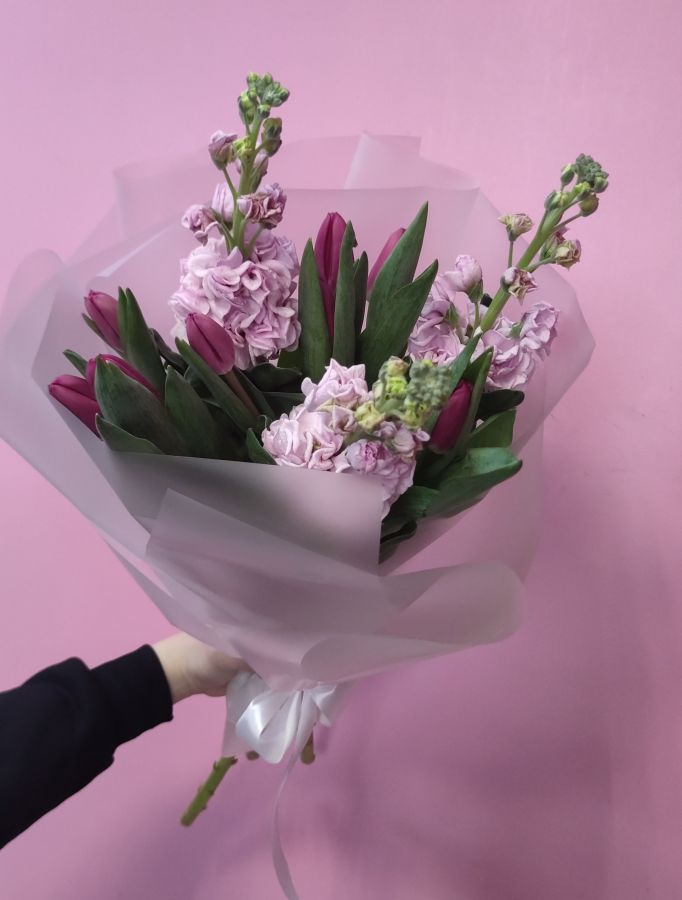 Тюльпаны с маттиолой