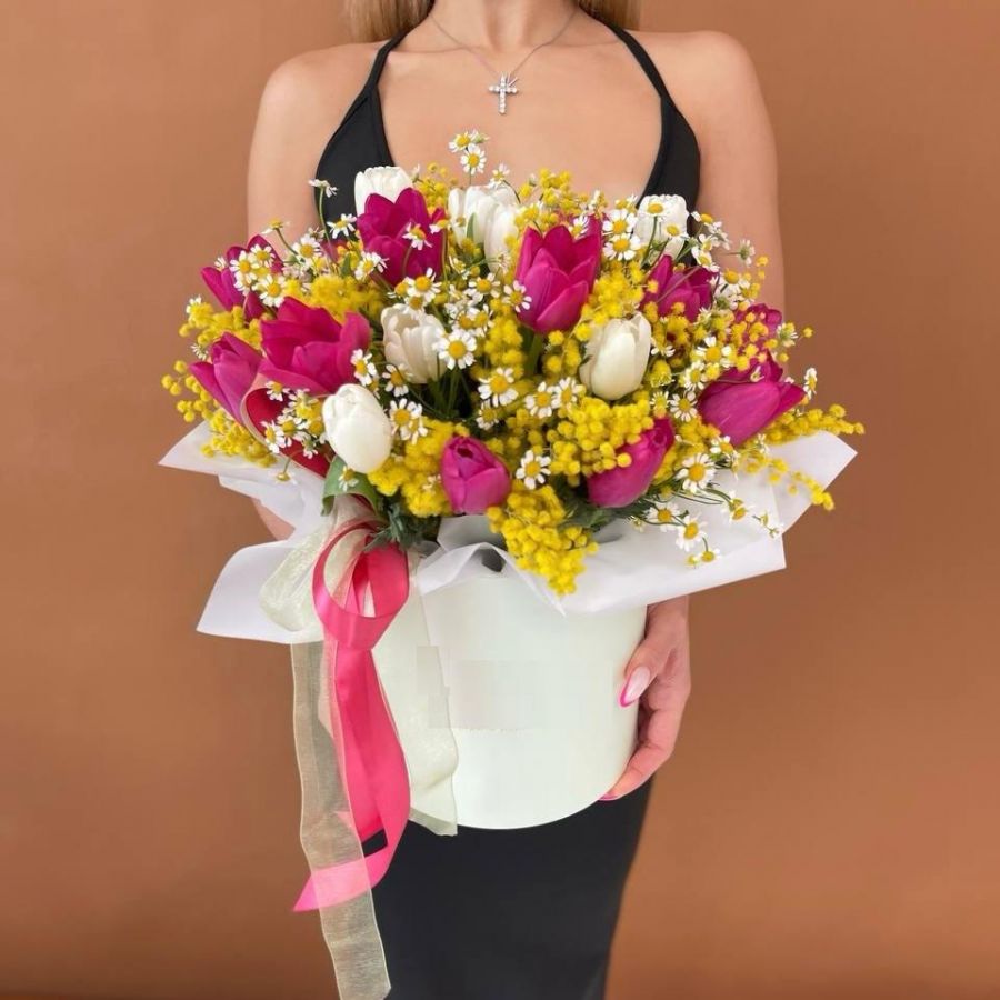 Композиция "Весна" в шляпной коробке