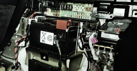 Инспекция Состояния Разъемов Под Сиденьем Если Там Блок Esp на Автомобиле Варшавское шоссе 170Бс7