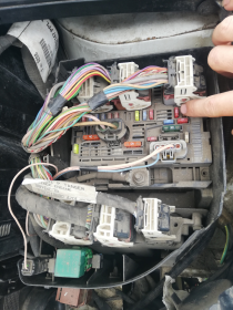 Замена Клемм Питания В Блоке Предохранителей Под Abs на Автомобиле Варшавское шоссе 170Бс7