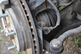 Очистка От Грязи И Магнитной Стружки Датчика Abs на Автомобиле Варшавское шоссе 170Бс7