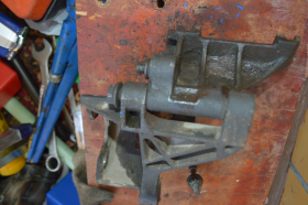 Замена Кронштейна Крепления Насоса Гур на Автомобиле Варшавское шоссе 170Бс7