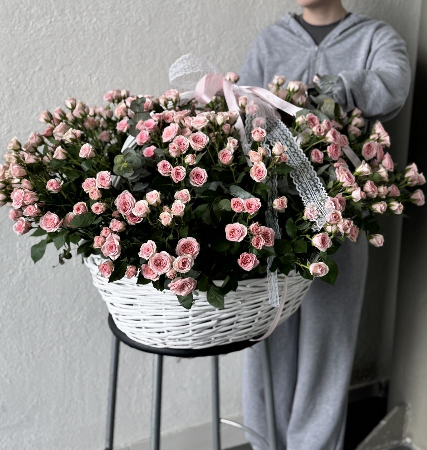 Корзина 61 кустовая Роза