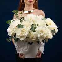 15 французских роз в шляпной коробке (сорт Мондиаль)