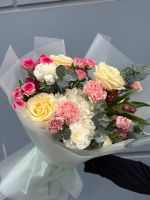 Сборный букет из кустовой розы, гортензии, альстромерии, диантусов,розы и эвкалипта