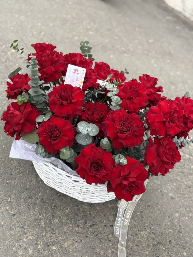 Корзина с французской розой  hearts