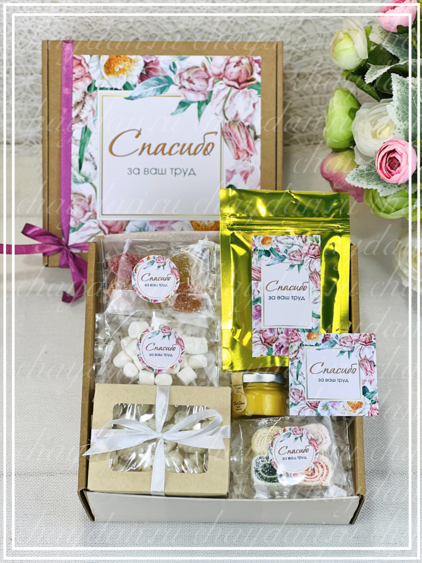 Коробка с чаем и сладостями "Спасибо нежность"