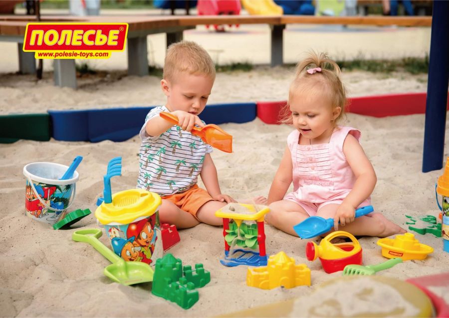 Набор №137: ведро с наклейкой, ситечко "Солнышко", лопатка №5, грабельки №5, формочки (белочка + пёсик + котёнок + медведь)