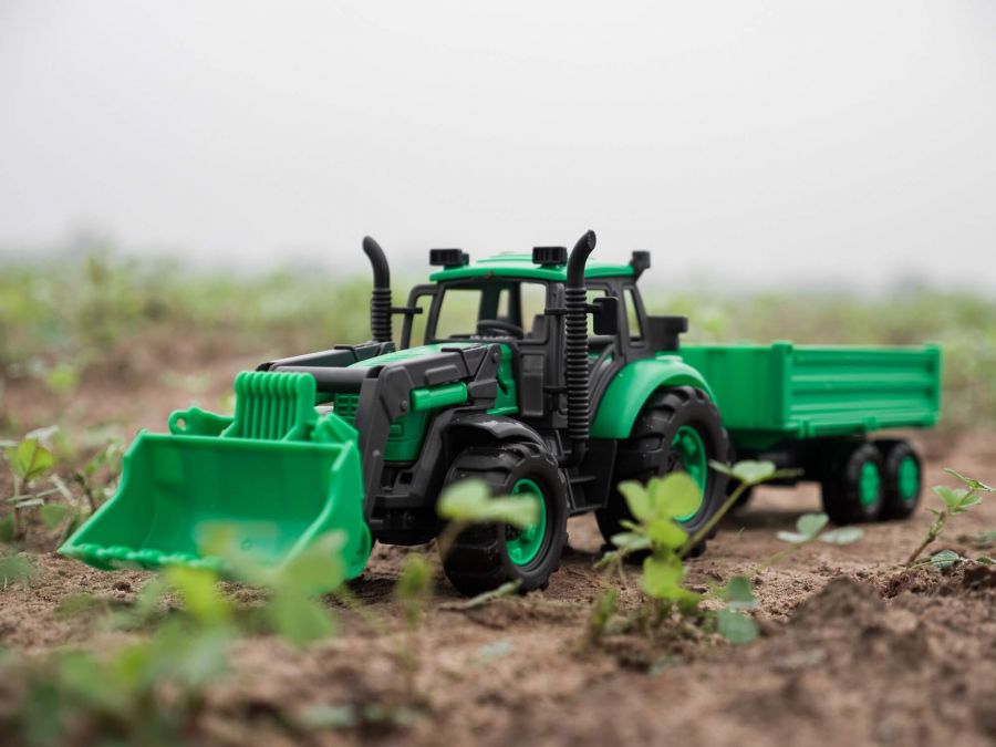 Трактор "Прогресс" с бортовым прицепом и ковшом инерционный (зелёный) (в коробке)