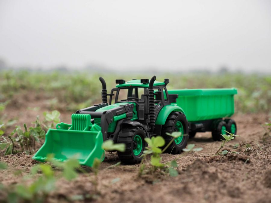 Трактор "Прогресс" с прицепом и ковшом инерционный (зелёный) (в коробке)