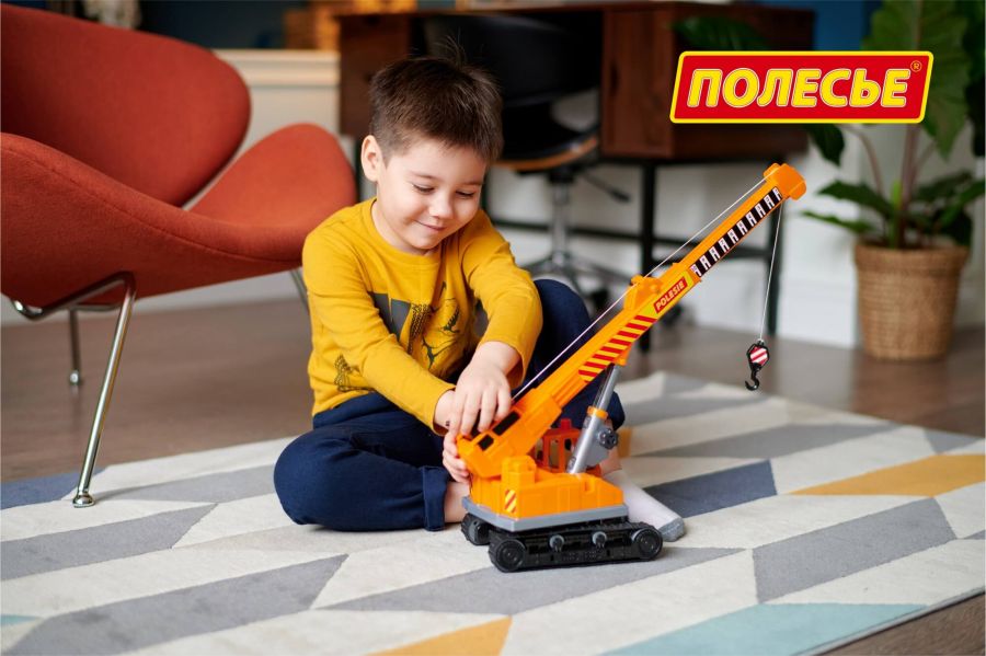 "Монолит", гусеничный кран (в сеточке)