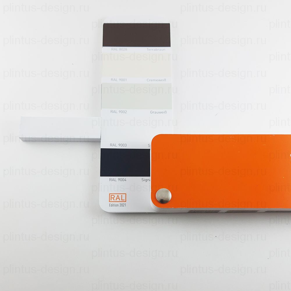 L-образный щелевой плинтус ФЕСО белый RAL9016