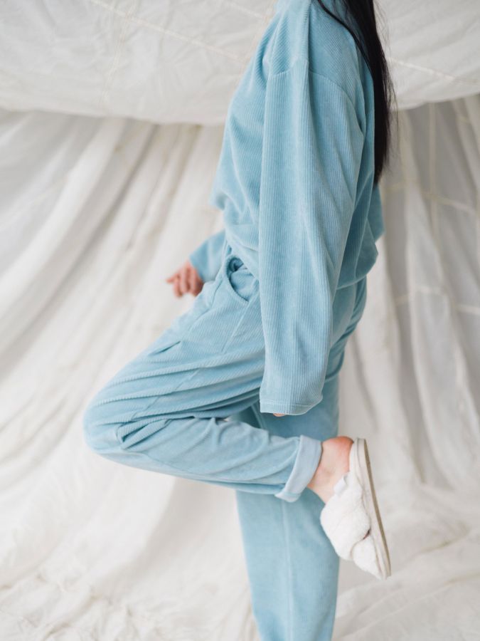 Кофта из вельвета голубая