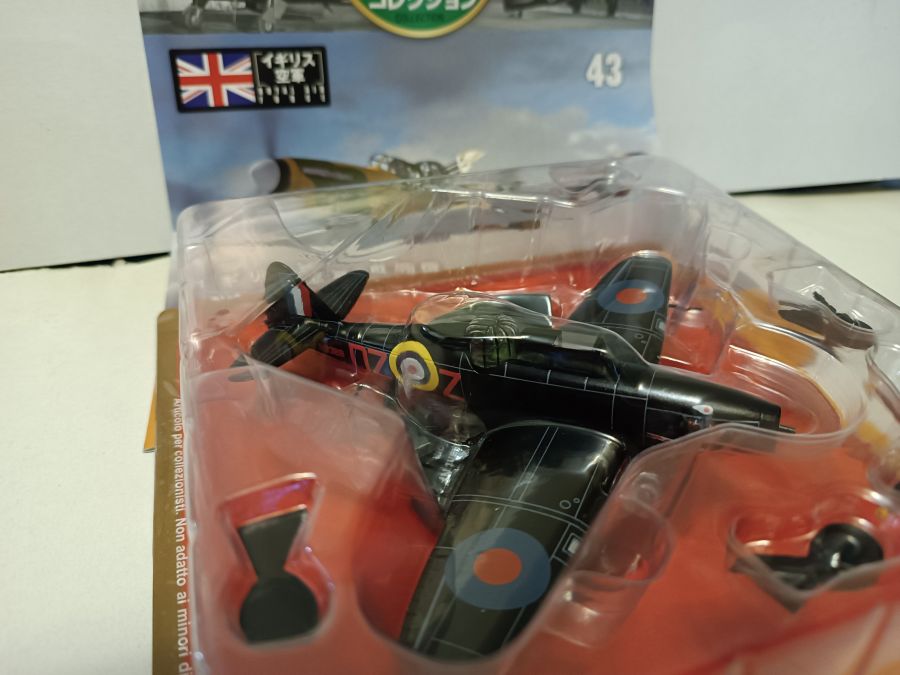 Британский истребитель  Boulton Paul Defiant  в масштабе 1/72 IXO-ALTAYA