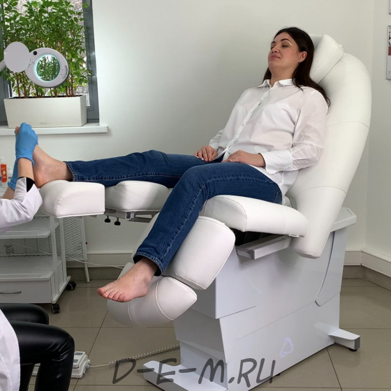 Электрическое педикюрно-косметологическое кресло АтисМед "Гранд" с РУ Минздрава, 5 моторов