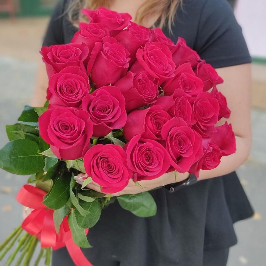 Красные розы 23шт