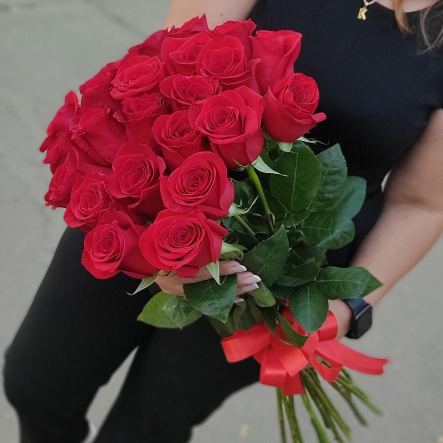 Красные розы 23шт