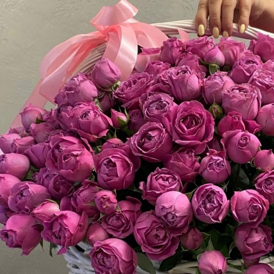 101 пионовидная роза в корзине