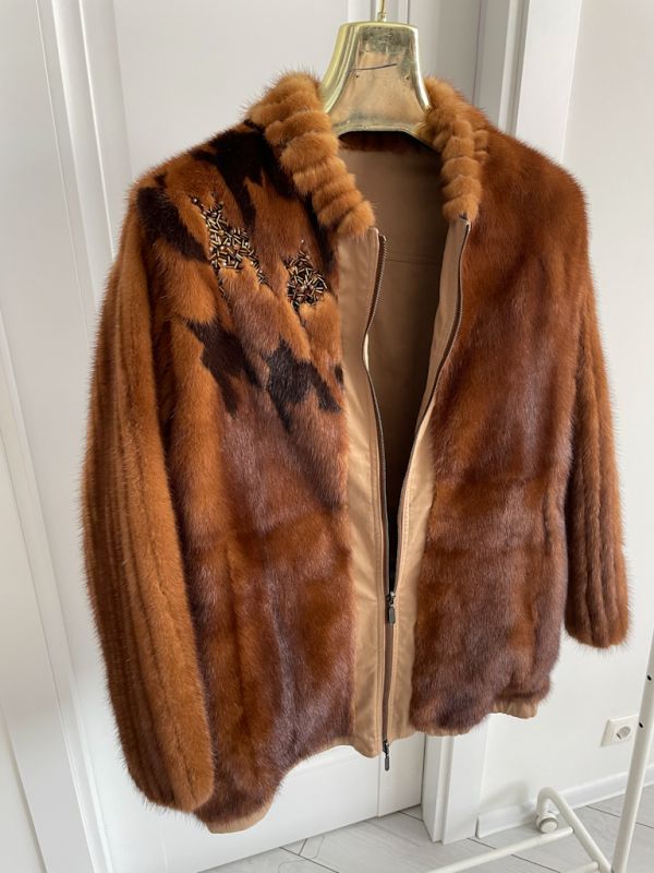 Двусторонний бомбер из золотой норки. Тренд