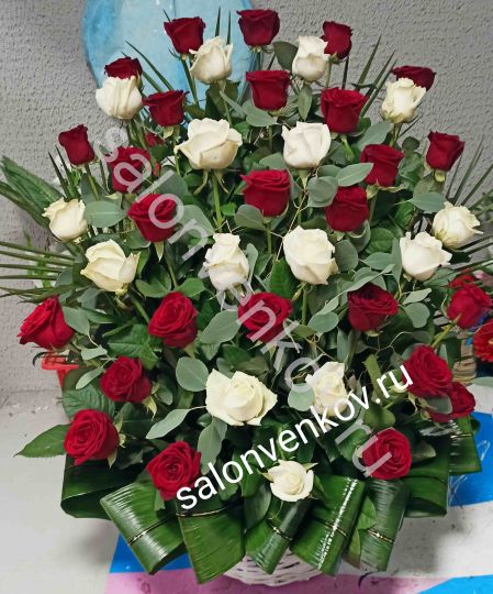Траурная корзина из живых цветов N83 высота 80см