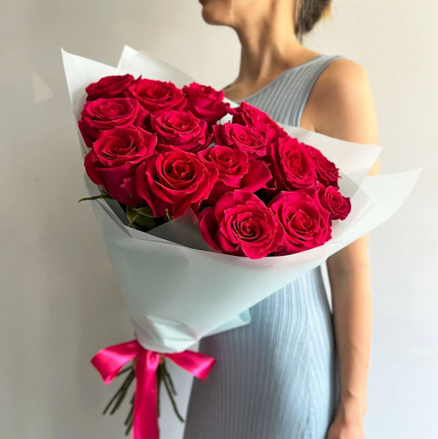 Букет из ярких розовых 15 роз
