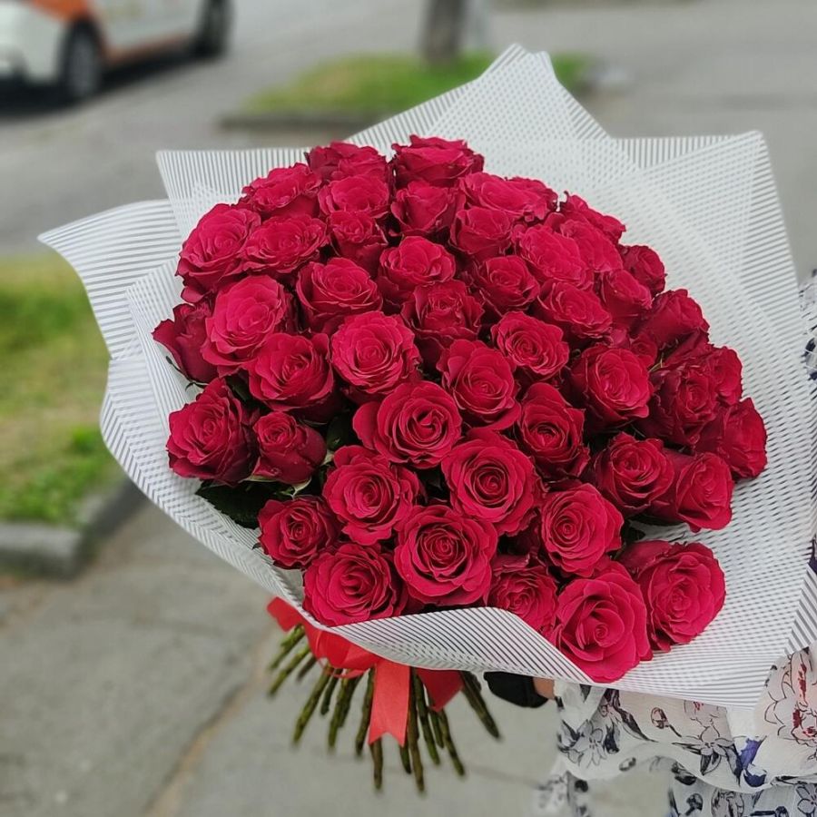 Букет красных роз 51шт