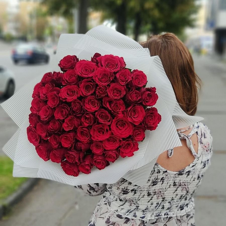 Букет красных роз 51шт