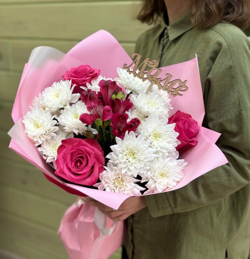 Букет любимой мамочке из роз, хризантем и альстромерий + топпер