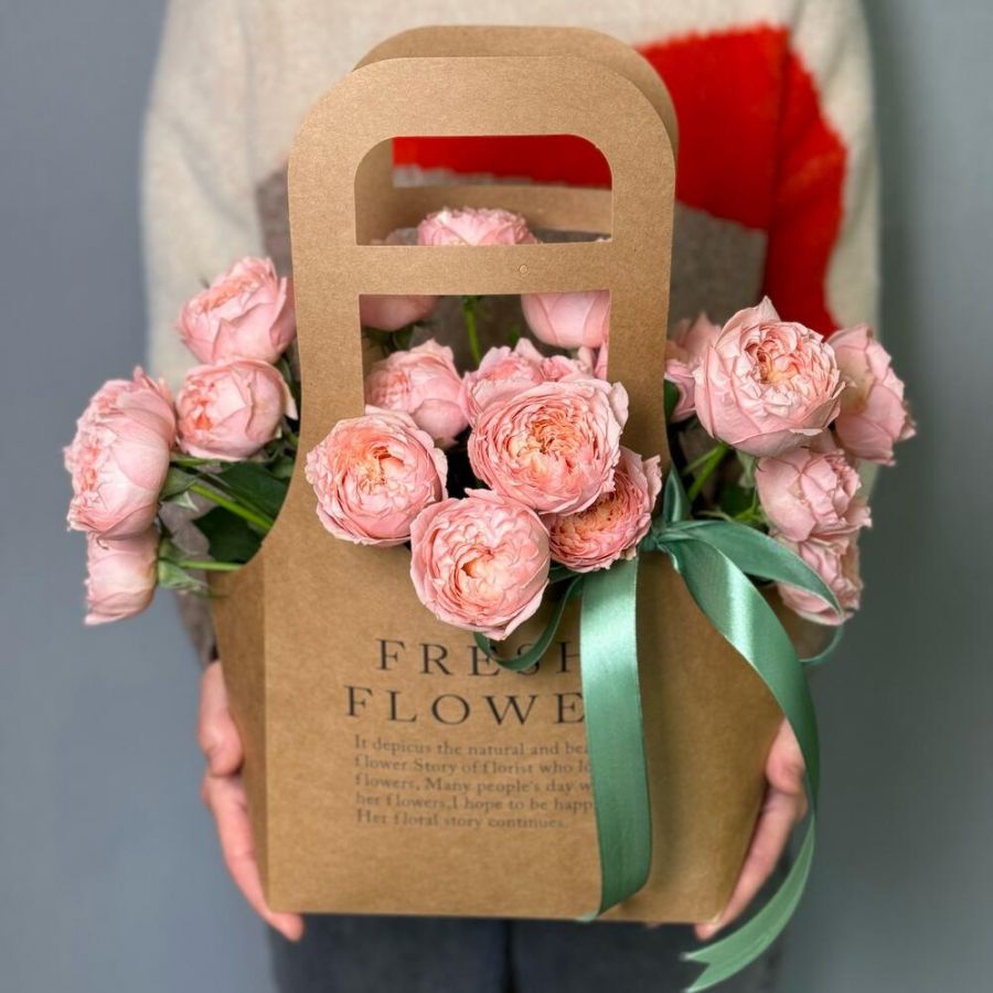 Крафтовая сумочка с пионовидной розой