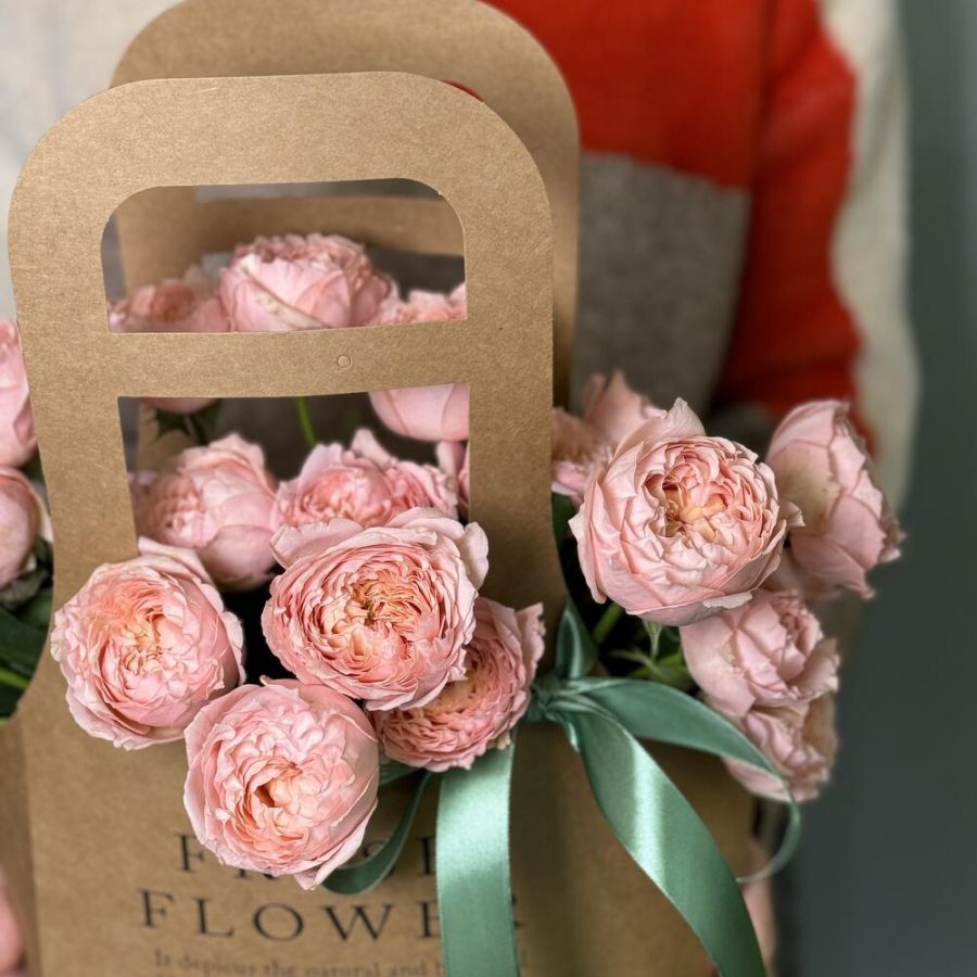 Крафтовая сумочка с пионовидной розой