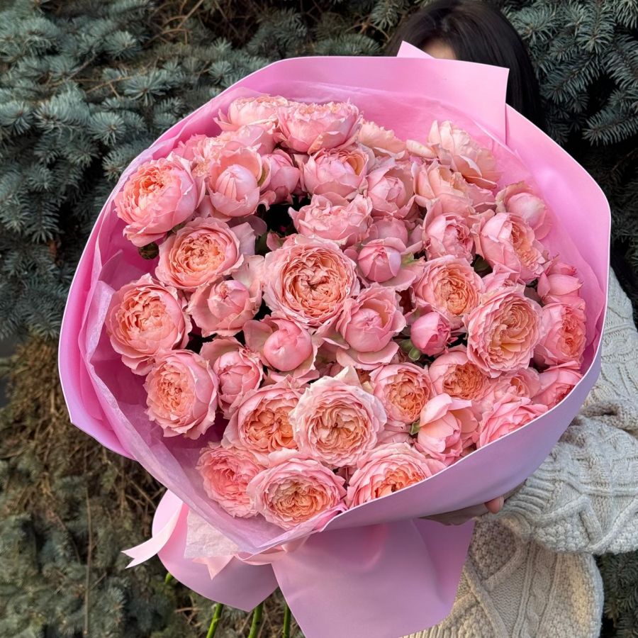 Большой букет из пионовидных роз
