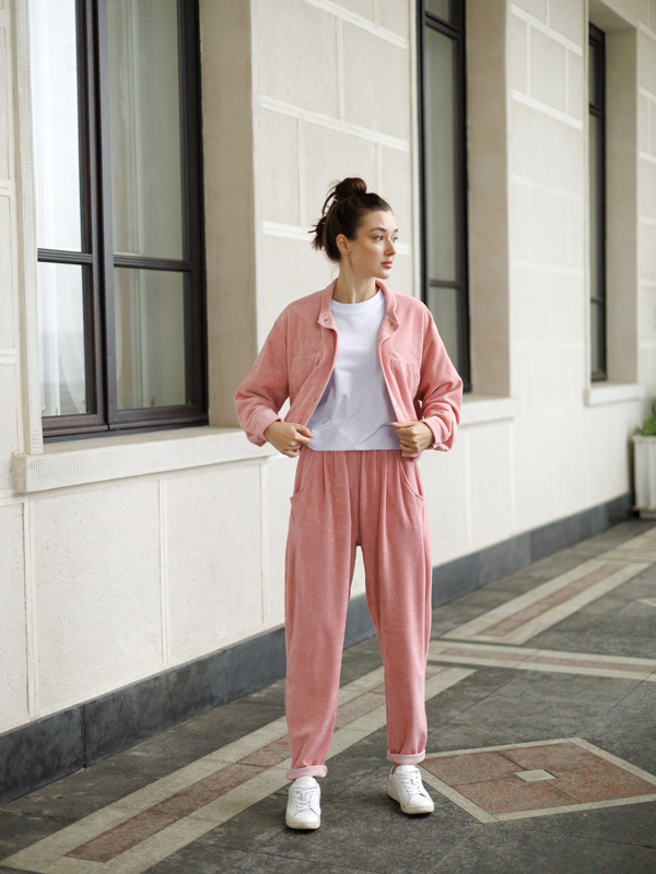 Бомбер из вельвета розовый