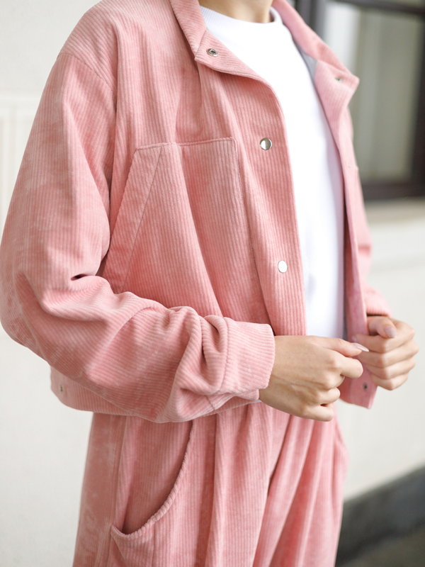 Бомбер из вельвета розовый