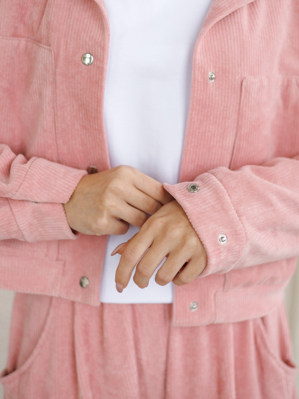 Бомбер из вельвета розовый