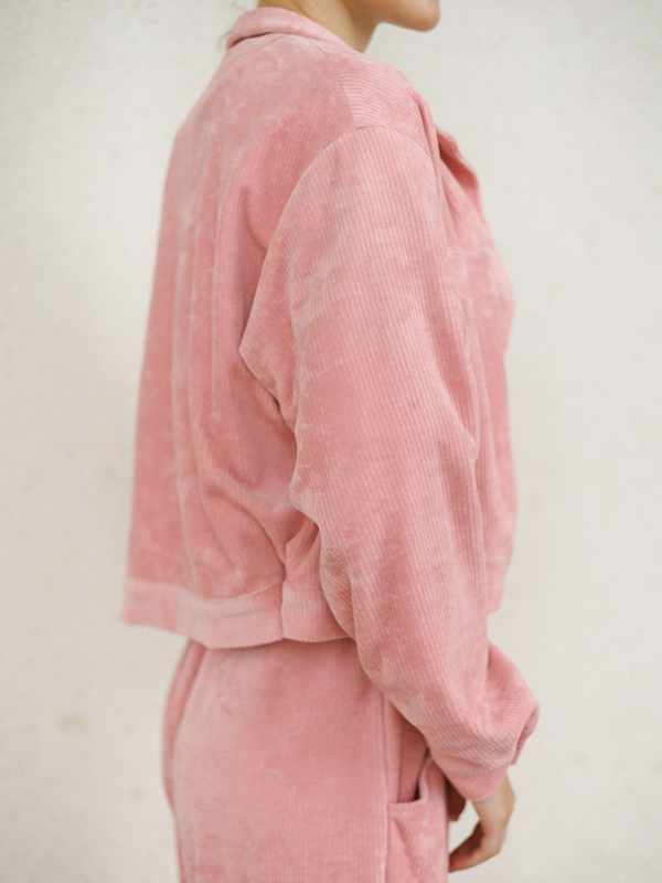 Бомбер из вельвета розовый