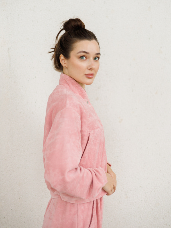 Бомбер из вельвета розовый